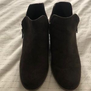 Ankle boots Universal Thread